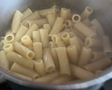 Foto del paso 5 de la receta: Tortiglioni con espinacas y gambones