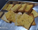 Foto langkah ke 4 dari resep Tasty Garlic Bread.