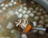 รูปขั้นตอนการทำที่ 4 ของ ก๋วยเตี๋ยวหมูไก่มะระ