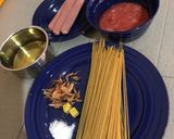 A picture of step 1 of Sausage in Spaghetti.