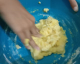 Foto langkah ke 2 dari resep Donat Kentang Empuk Takaran Sendok.