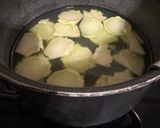 Une image de l'étape 1 de Troncs de brocolis en pickles.
