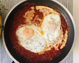 Foto del paso 3 de la receta: Huevos con tomate 🍳🍅