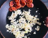 รูปขั้นตอนการทำที่ 1 ของ ข้าวผัดไข่กุนเชียง