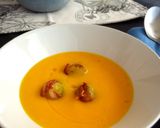 Foto del paso 3 de la receta: Crema de zanahoria con coles de Bruselas y panceta