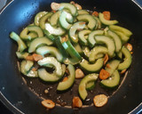 Foto del paso 4 de la receta: Salteado de pepino holandés estilo asiático