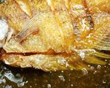 Foto langkah ke 2 dari resep Gurami Goreng Mentega.