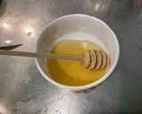 Une image de l'étape 8 de Carottes fanes confites au miel sauce ricotta, skyr et coriandre.
