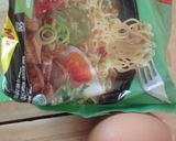 Foto langkah ke 1 dari resep 105. Omelet Mie.