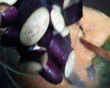 Foto langkah ke 5 dari resep Gulai Pensi (kerang kecil) terung dan kacang roti.