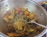 A picture of step 3 of पत्तागोभी,आलू,गाजर की सूखी सब्जी.
