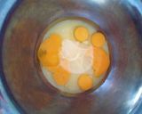 Foto langkah ke 3 dari resep Bolu karamel - sarang semut.
