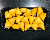 मूंग की दाल के मिनी समोसे (Moong Dal ke mini Samose recipe in hindi) रेसिपी चरण 5 फोटो