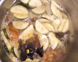 Foto langkah ke 3 dari resep Sayur Bening Zucchini.