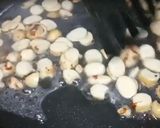 A picture of step 2 of Khed (Stir-Fried Jackfruit seeds).