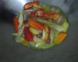 Foto langkah ke 2 dari resep Sup Ikan Kemangi Pedas.