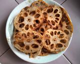 Gambar langkah 3 resipi Lotus Root Chips.