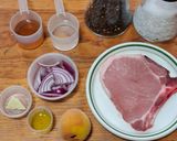 Foto del paso 1 de la receta: Chuleta de cerdo con durazno fresco