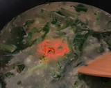 Foto del paso 4 de la receta: Sopa de arroz con pollo, champiñones, acelgas silvestres y especias sabor Cookpad