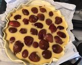 Une image de l'étape 7 de Tarte aux quetsches et pralines roses.