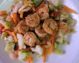 Foto del paso 2 de la receta: Atún y camarones en salsa ranchera y vegetales