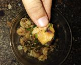 A picture of step 3 of Garlic butter prawns #4weekschallenge.