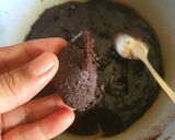 Foto langkah ke 5 dari resep Chocolate Crinkle Cookies.