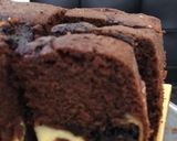 Foto langkah ke 8 dari resep Chocolate Marble Cheese Cake.