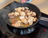 Foto del paso 3 de la receta: Albóndigas de pollo con champiñones en salsa