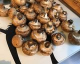 Une image de l'étape 1 de Champignons bruns farcis tomates séchées,mozzarella di buffala et basilic.