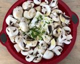 Une image de l'étape 3 de Rigatoni à la feta rôtie et champignons.