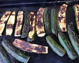 Une image de l'étape 6 de Courgettes grillées pesto balsamique.