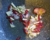 Foto langkah ke 2 dari resep Tumis Jamur Tiram Putih.