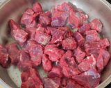 Foto langkah ke 1 dari resep Semur Daging ala Jerman (Schmorgericht mit Rindfleisch, Kartoffeln, und Möhren).