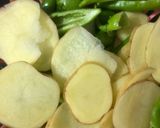 બટાકા ના મરચાં ના ગોટા (Bataka Marcha Gota Recipe In Gujarati) રેસીપી સ્ટેપ1ફોટો