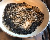 Foto del paso 1 de la receta: Gomasio negro y blanco