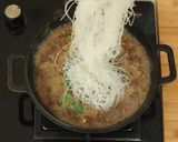 Foto langkah ke 7 dari resep Sohun Ayam Claypot Devina Hermawan.