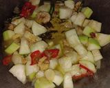 Foto langkah ke 3 dari resep Tumis Labu Air Bumbu Ebi.