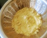 A picture of step 5 of Gujarati fafda with besan chutney.
