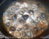 Foto del paso 3 de la receta: Spaghetti negro con almejas, navajas y un punto de alioli