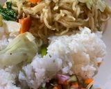 Foto langkah ke 4 dari resep Mie goreng sehat.