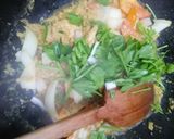 รูปขั้นตอนการทำที่ 4 ของ ผัดผงกะหรี่กุ้ง🦐