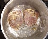 Foto del paso 2 de la receta: Osobuco con papas🍖🍪🍽🍷