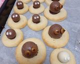 Foto del paso 7 de la receta Arañas Halloween de galletitas y bombones 🕷️🕸️🕷️