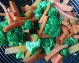 Foto langkah ke 1 dari resep Salad Brokoli Wortel dressing wijen.