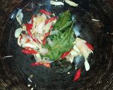 Foto langkah ke 2 dari resep Tumis Kangkung Toge Saus tiram.