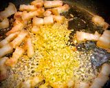 Hình bước làm 2 của món Thịt Xào Mắm Ruốc