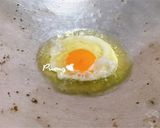 รูปขั้นตอนการทำที่ 1 ของ ข้าวผัดปลากระป๋องกับไข่ดาวเยิ้มๆ🥫🍳