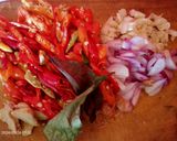 Foto langkah ke 2 dari resep Tumis Kembang Pepaya Udang Ebi.