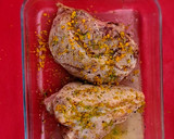 Foto del paso 4 de la receta: Pierna de cerdo a la naranja con aderezo de champiñón con piña